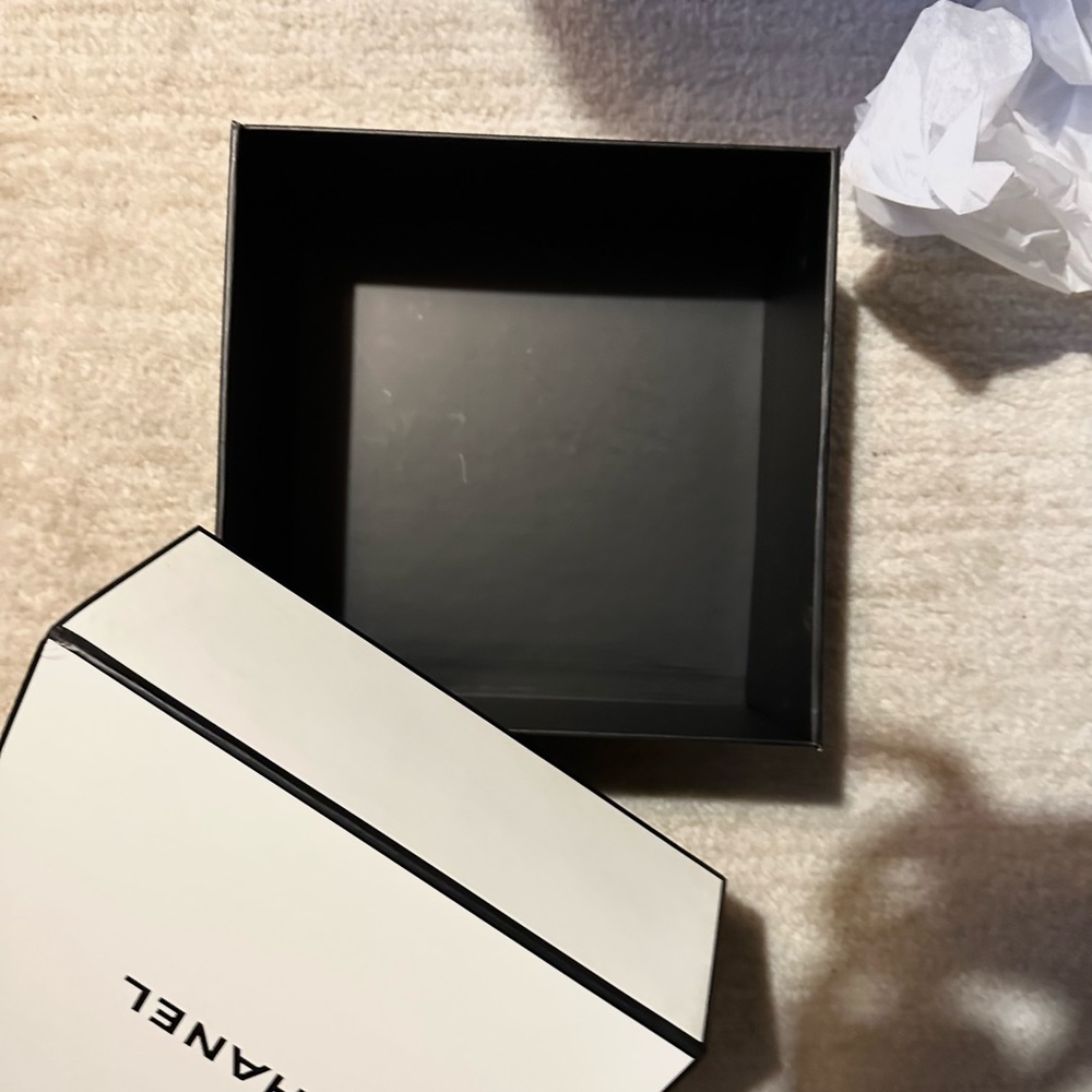 CHANEL Box - Picture 10 of 10